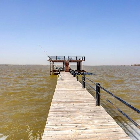 Cedar Creek Lakefront Vacation Rental With Pool Gun Barrel City Exterior photo
