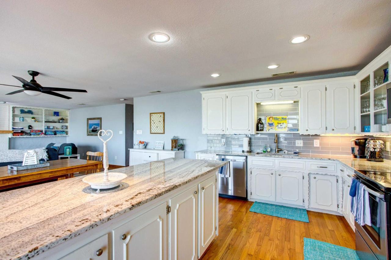 Cedar Creek Lakefront Vacation Rental With Pool Gun Barrel City Exterior photo