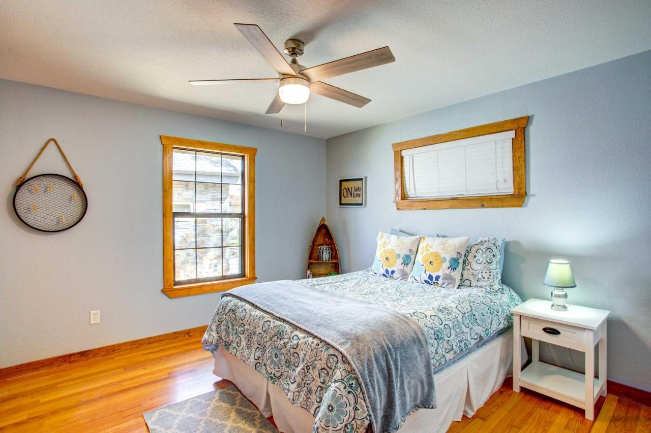 Cedar Creek Lakefront Vacation Rental With Pool Gun Barrel City Exterior photo