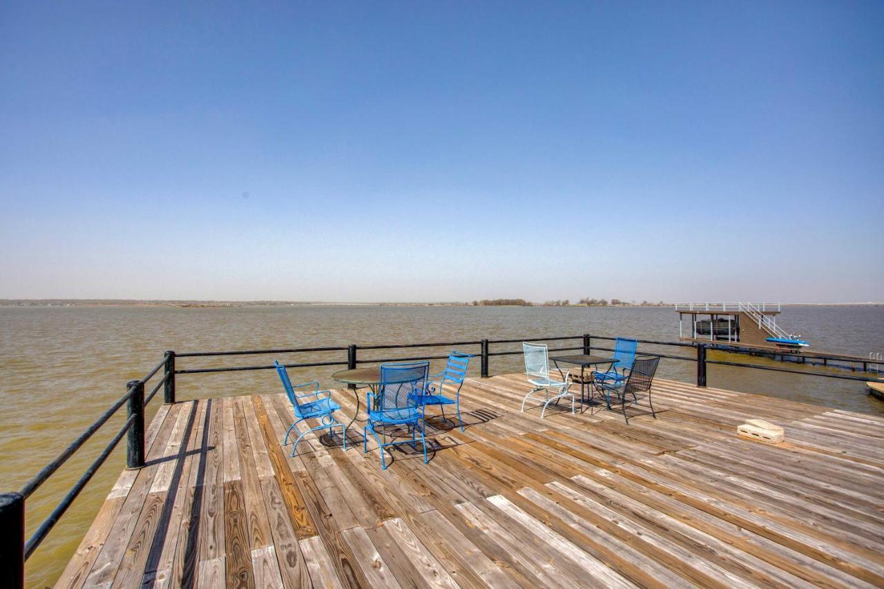 Cedar Creek Lakefront Vacation Rental With Pool Gun Barrel City Exterior photo