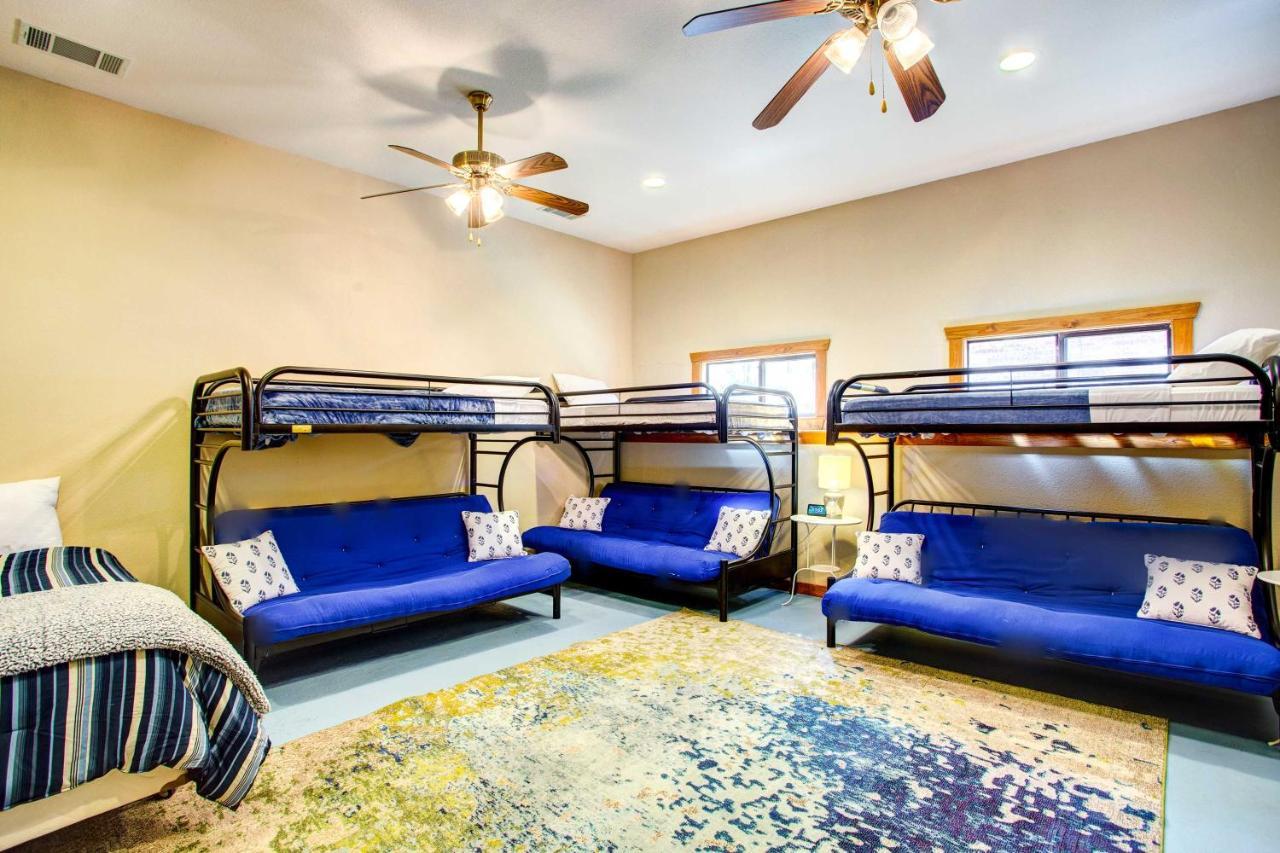 Cedar Creek Lakefront Vacation Rental With Pool Gun Barrel City Exterior photo